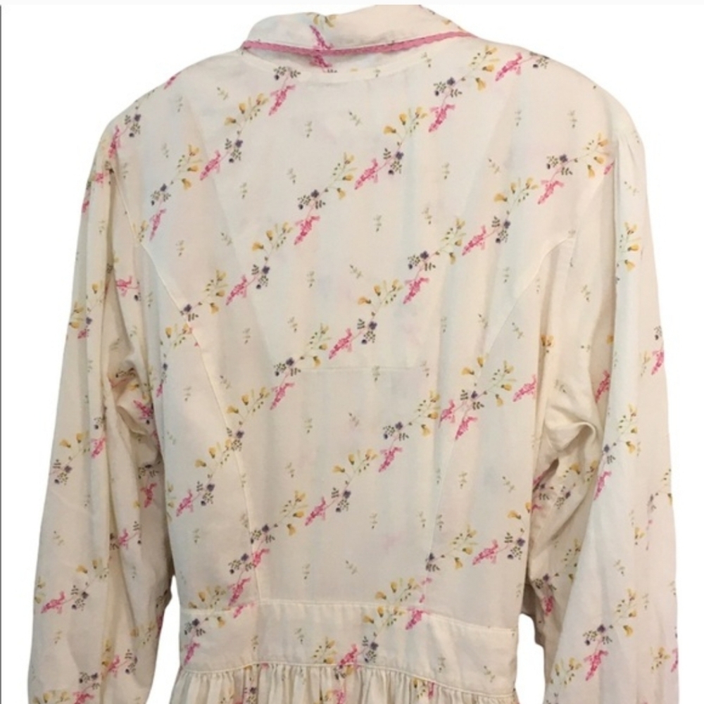Crabtree & Evelyn Robe And Gown Set - Picture 5 of 11